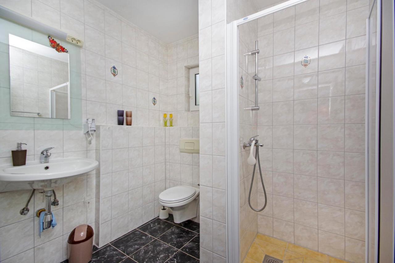 Matanovi Dvori Md Apartments Макарска Екстериор снимка