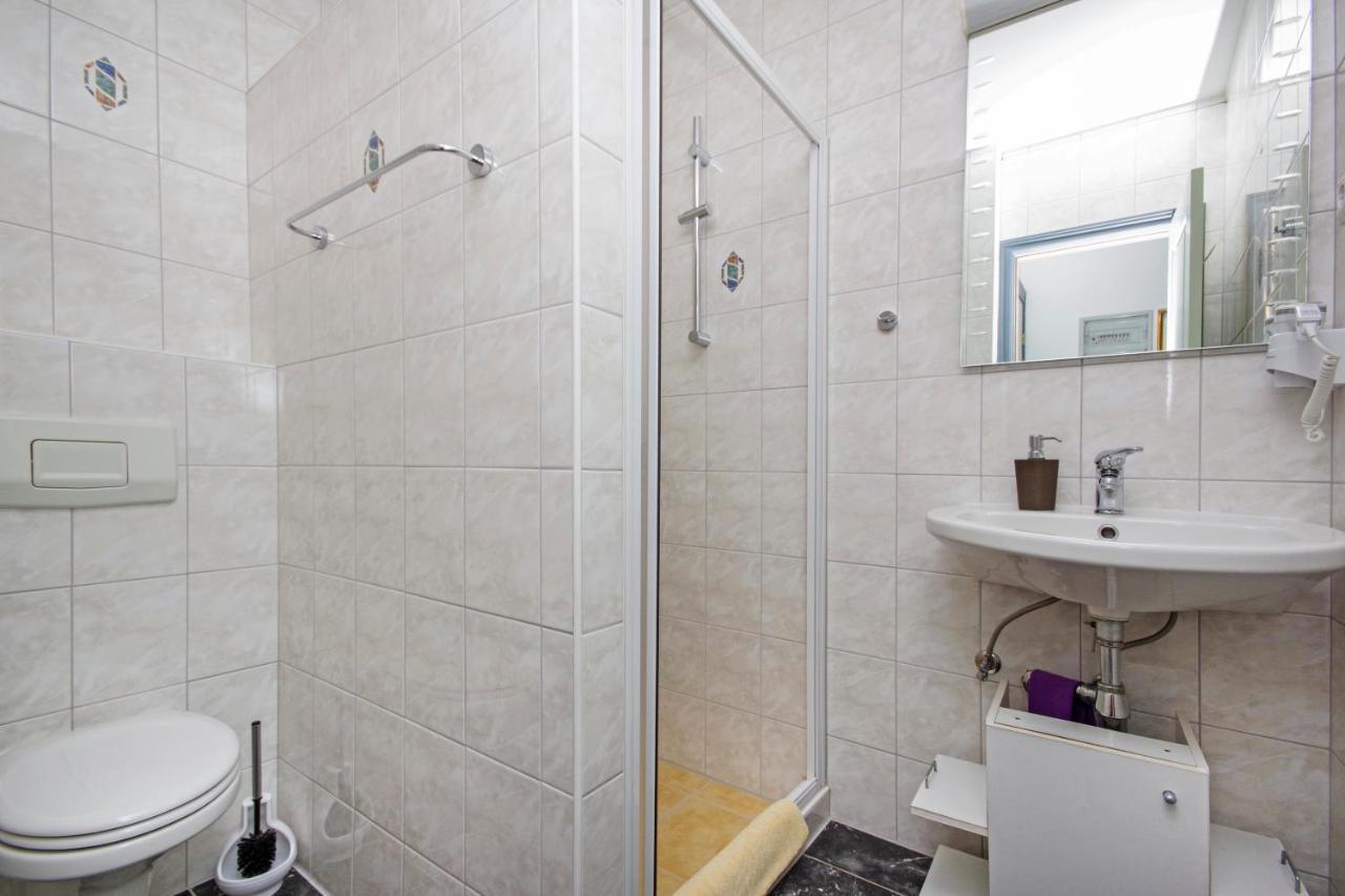 Matanovi Dvori Md Apartments Макарска Екстериор снимка