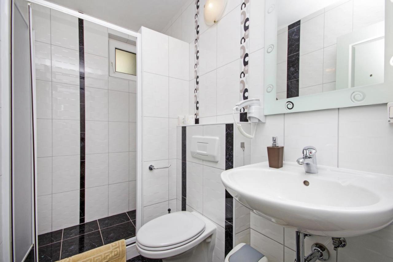 Matanovi Dvori Md Apartments Макарска Екстериор снимка